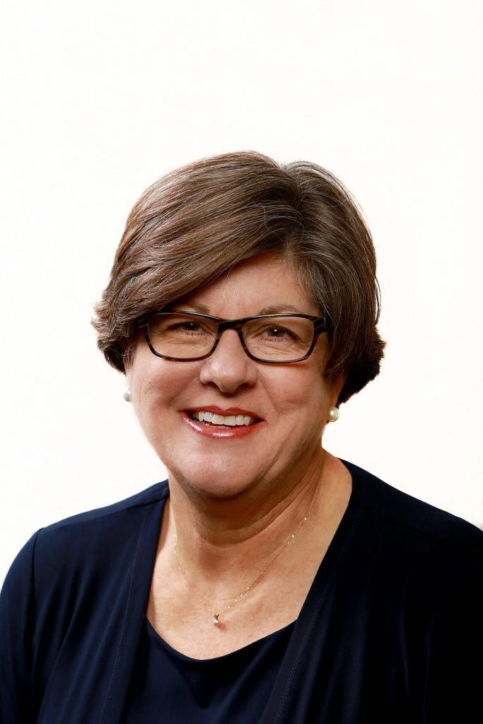 Lindsay Gina 02 Best 683x1024 Headroom